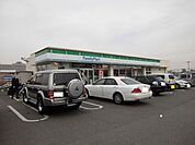 【コンビニエンスストア】ファミリーマートまで550ｍ