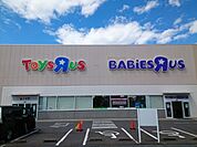 トイザらス・ベビーザらス小山店まで450ｍ
