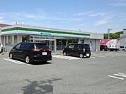 【コンビニエンスストア】ファミリーマート田原片西店まで300ｍ