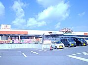 【ホームセンター】メイクマン具志川店まで160ｍ