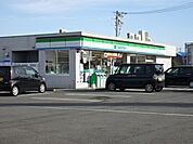 【コンビニエンスストア】ファミリーマート　かたおか店まで42ｍ