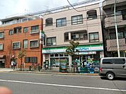 【コンビニエンスストア】ファミリーマート西日暮里一丁目店まで177ｍ