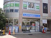 【コンビニエンスストア】ローソン南柏駅東口店まで113ｍ