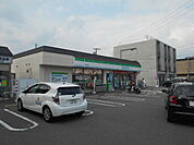【コンビニエンスストア】ファミリーマート梅津段町店まで247ｍ