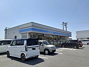 【コンビニエンスストア】ローソン鈴鹿算所店まで850ｍ