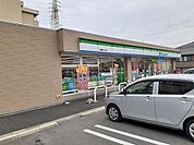 【コンビニエンスストア】ファミリーマート武豊町大足店まで450ｍ