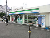 【コンビニエンスストア】ファミリーマート日吉本町駅前店まで252ｍ