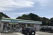 【コンビニエンスストア】ファミリーマート裾野岩波店まで350ｍ
