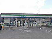 【コンビニエンスストア】ファミリーマート梅田四丁目店まで5ｍ