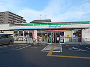 【コンビニエンスストア】ファミリーマート三郷早稲田一丁目店まで560ｍ