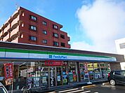 【コンビニエンスストア】ファミリーマート下小鳥町店まで600ｍ