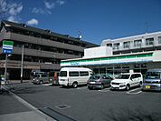 【コンビニエンスストア】ファミリーマート三園一丁目店まで338ｍ