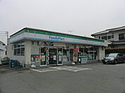 【コンビニエンスストア】ファミリーマート肥塚南店まで335ｍ