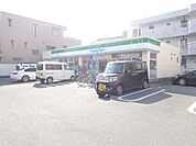 【コンビニエンスストア】ファミリーマート熊谷万平町店まで638ｍ