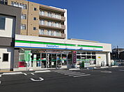 【コンビニエンスストア】ファミリーマート日進駅北口店まで899ｍ