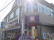 【ドラッグストア】くすりセイジョー明大前店まで882ｍ