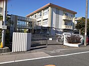 【小学校】岐阜市立三里小学校まで210ｍ
