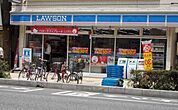 【コンビニエンスストア】ローソン川口駅前店まで165ｍ