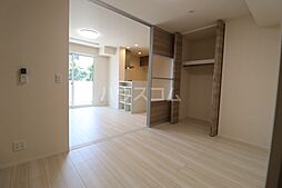 エスカレーズ 105 1階1LDKのリビング/ダイニング