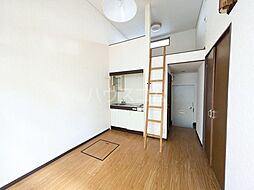 ナインパレス 102 1階ワンルームのリビング/ダイニング