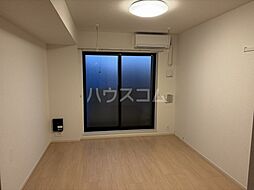 ドゥー・アヴェニール 104 1階1Kのリビング/ダイニング