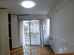 レ・ゾワゾー 102 1階ワンルームのリビング/ダイニング