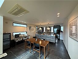 東が丘1丁目ハウス 1 地下1階5LDKのリビング/ダイニング