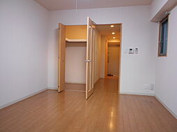 アゼリア五条御前 5階1Kのリビング/ダイニング