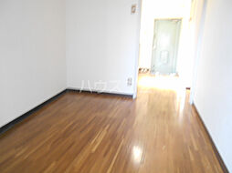 京王線 聖蹟桜ヶ丘駅 徒歩5分の賃貸マンション 1階1Kのリビング/ダイニング