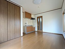 第よん小野荘 2階ワンルームのリビング/ダイニング