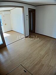 ラフィネＴI 102 1階2DKのリビング/ダイニング