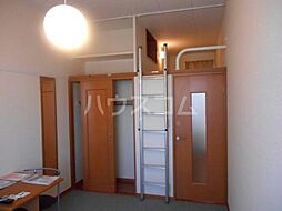 レオパレスＹｕｉ 205 2階1Kのリビング/ダイニング