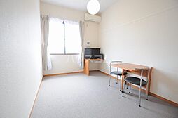 レオパレスｍｏｍｏ 2階1Kのリビング/ダイニング