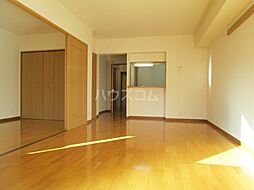 JR御殿場線 裾野駅 徒歩9分の賃貸マンション 1階1LDKのリビング/ダイニング