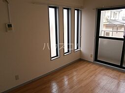 ピュアプレイス 304 3階ワンルームのリビング/ダイニング