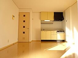 ROYAL GARDEN CASAHARA　F 1階2DKのリビング/ダイニング