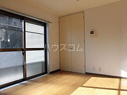 ハレ・カピオラニ 102 1階ワンルームのリビング/ダイニング