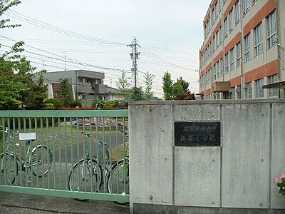 周辺：【小学校】名古屋市立極楽小学校まで524ｍ