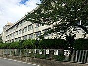 【小学校】草加市立両新田小学校まで751ｍ