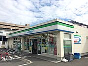 【コンビニエンスストア】ファミリーマート草加谷塚店まで877ｍ