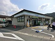 【コンビニエンスストア】ファミリーマート松尾大社前店まで932ｍ