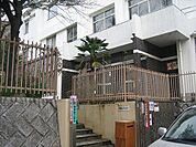 【小学校】横須賀市立汐入小学校まで836ｍ