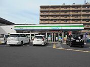 【コンビニエンスストア】ファミリーマート北越谷四丁目店まで417ｍ