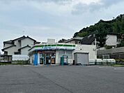 【コンビニエンスストア】ファミリーマート名東極楽店まで308ｍ