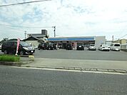 【コンビニエンスストア】ローソン 東名三好インター店まで190ｍ