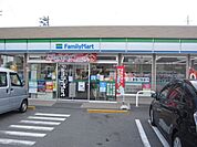 【コンビニエンスストア】ファミリーマート中川中野本町店まで615ｍ