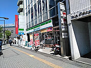 【コンビニエンスストア】ファミリーマート 南越谷四丁目店まで407ｍ