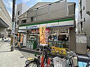 【コンビニエンスストア】ファミリーマート豊中駅西口店まで165ｍ