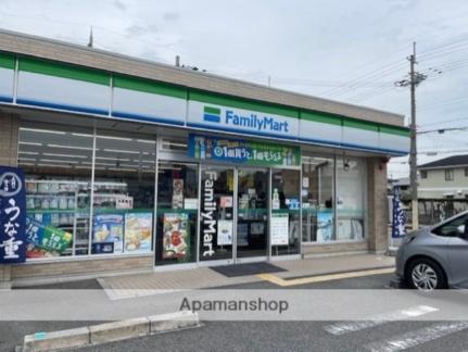 周辺：ファミリーマート野洲冨波店(コンビニ)まで736m