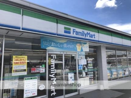 周辺：ファミリーマート西長瀬店(コンビニ)まで334m